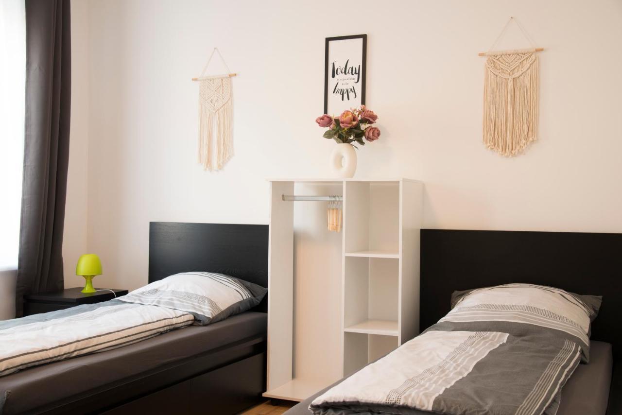 Schoene Ferienwohnung 78M2, 3 Schlafzimmer, 2 Baeder, Zentrumnah, 1Og Erfurt Exterior photo