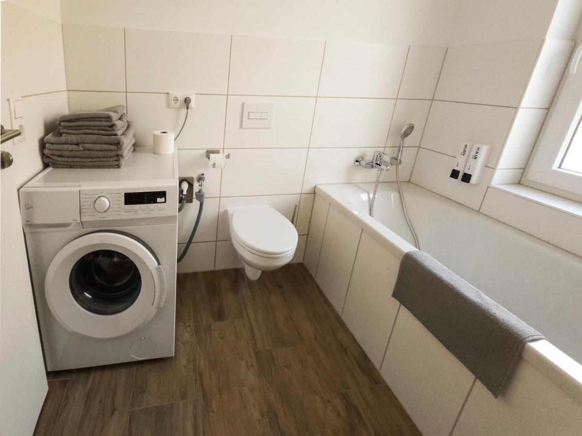 Schoene Ferienwohnung 78M2, 3 Schlafzimmer, 2 Baeder, Zentrumnah, 1Og Erfurt Exterior photo