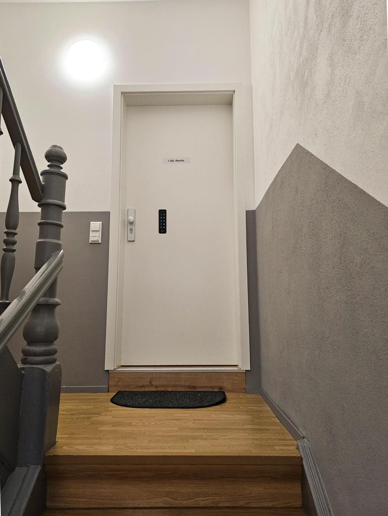 Schoene Ferienwohnung 78M2, 3 Schlafzimmer, 2 Baeder, Zentrumnah, 1Og Erfurt Exterior photo